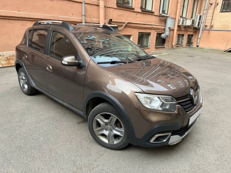 Тополь упал на припаркованный Renault Sandero Stepway: как наши автоюристы взыскали с муниципалитета более 305 тыс. рублей